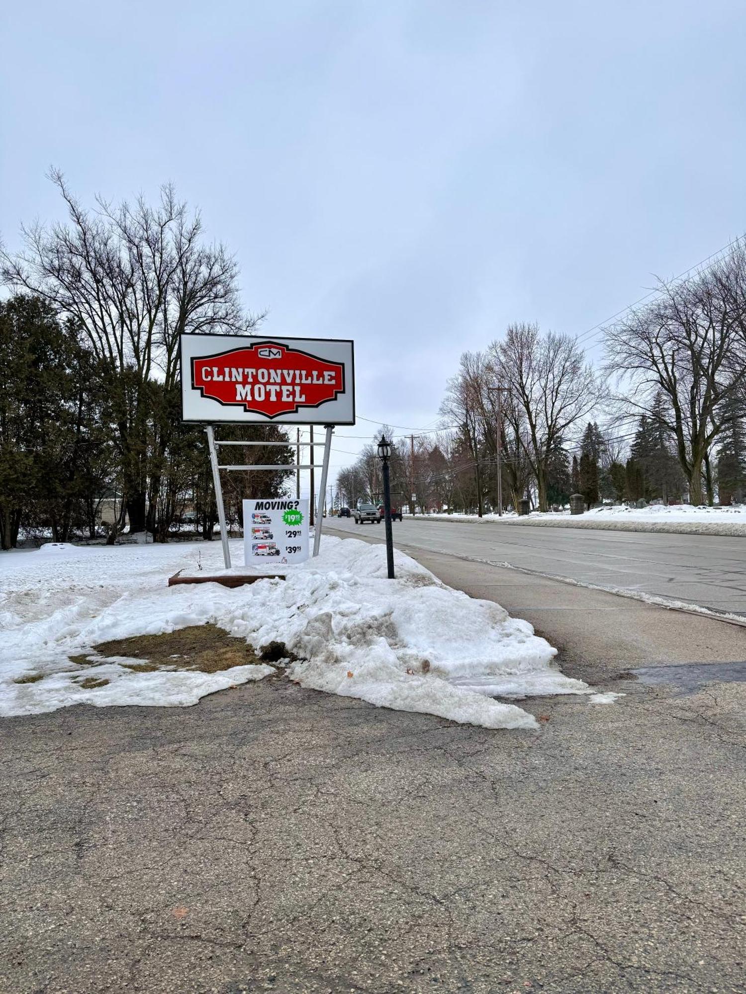 Clintonville Motel Exterior photo